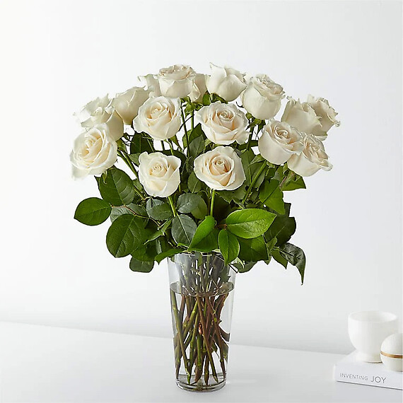 Elegant Dozen White Roses