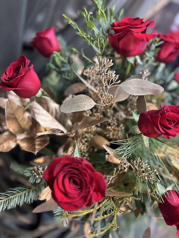 Grand Holiday Roses